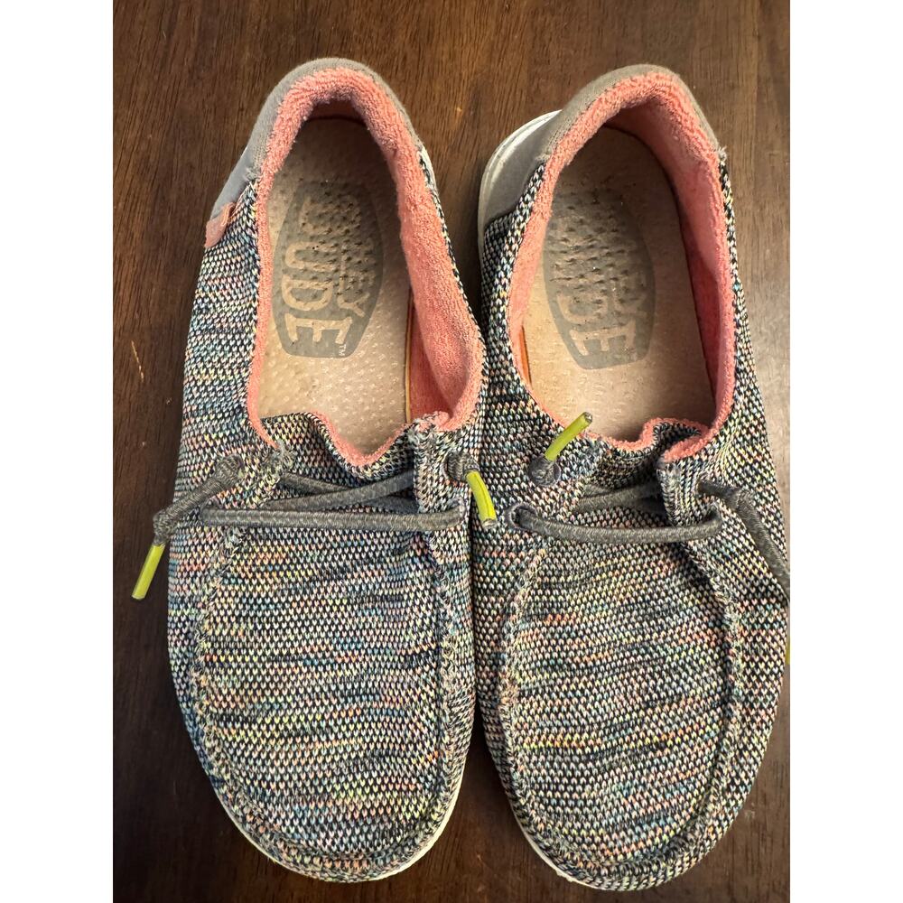 hey dude slip on shoes youth size 3 pink and grey